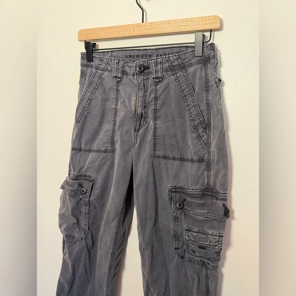 American Eagle Women’s Gray Cargo Pants - Size 2